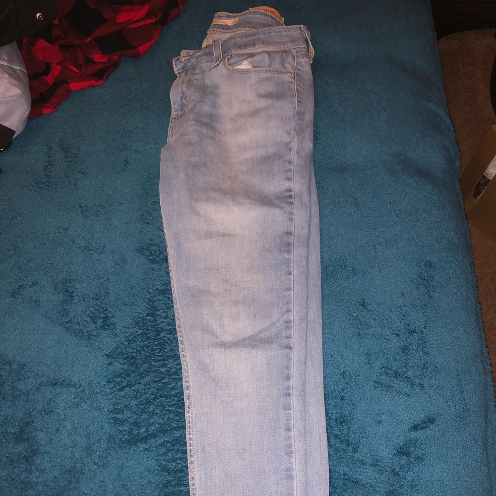Women’s Levi jeans